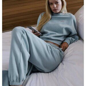 Alo Cropped Accolade Crewneck in Celestial Blue